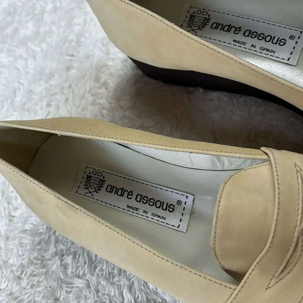 Andre Assous featherweight loafers in‎ cream, size 6.5 narrow
